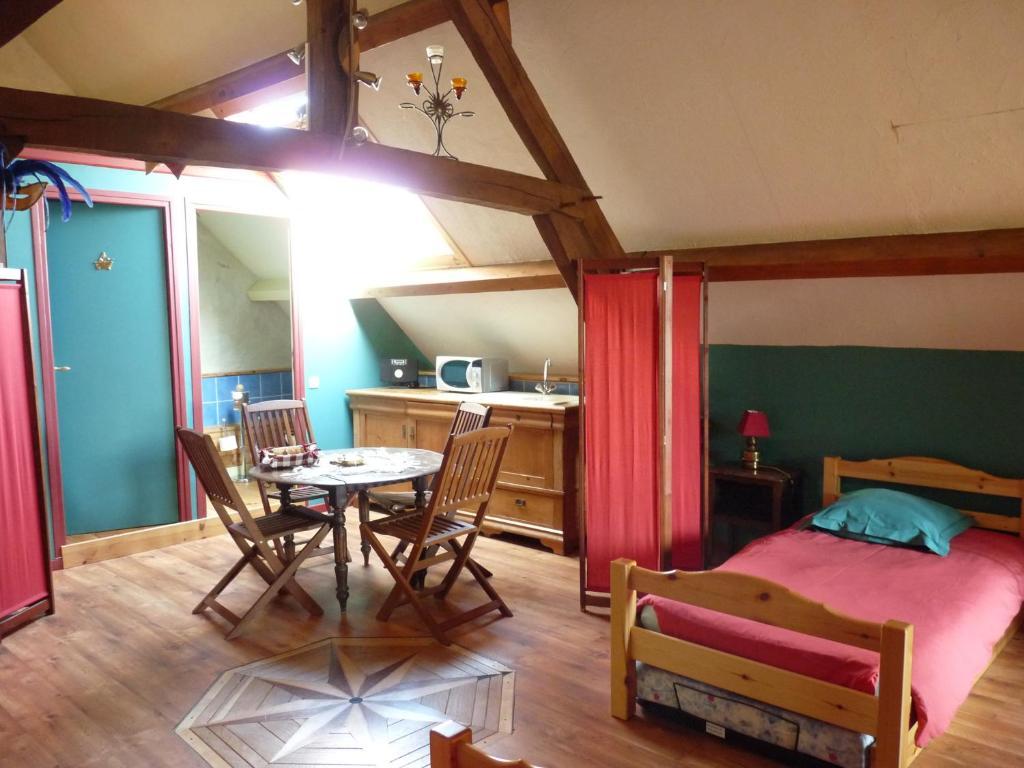 Le Trot'In Chair Bed & Breakfast Martigny-le-Comte Стая снимка