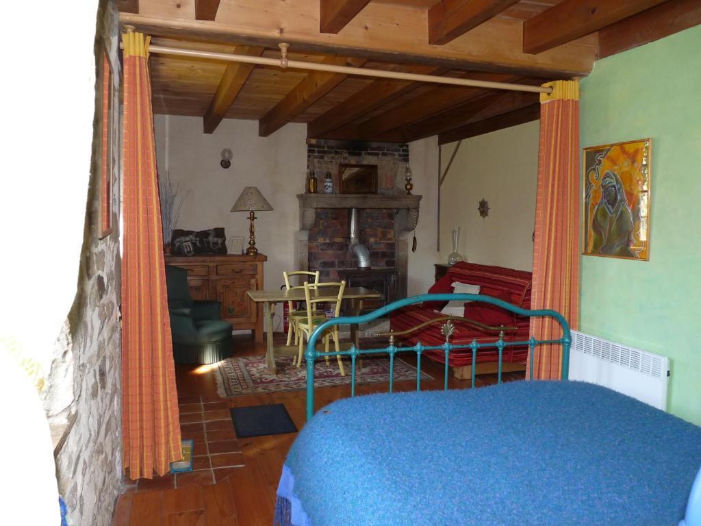 Le Trot'In Chair Bed & Breakfast Martigny-le-Comte Стая снимка